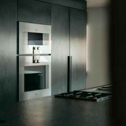Unsere professionellen K�che aus Rohstahl mit hochwertigen GAGGENAU-Ger�ten.