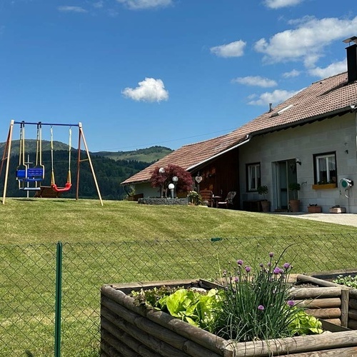 Blick von der Liegewiese auf Haus - Blick von der Liegewiese auf Haus